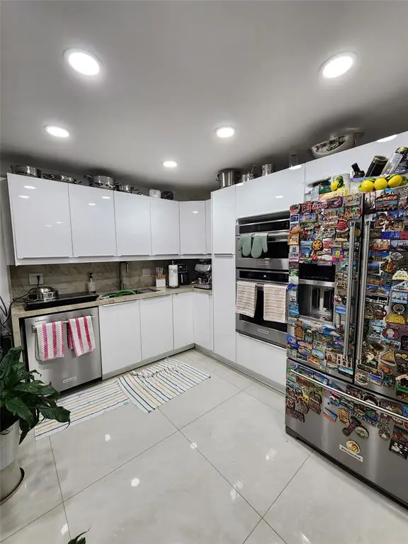 Hallandale Beach, FL 33009,2500 Parkview Dr #403