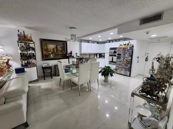 Hallandale Beach, FL 33009,2500 Parkview Dr #403