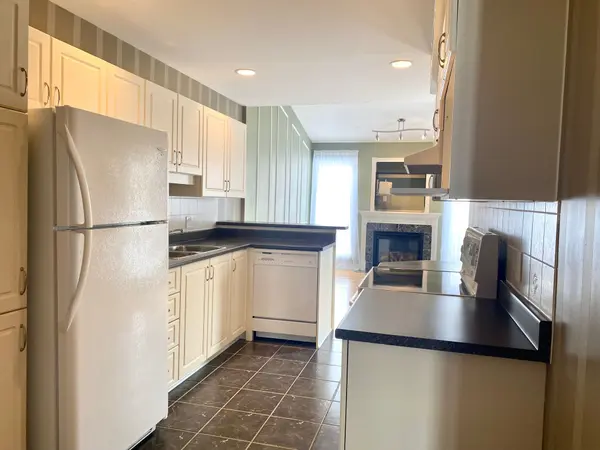 Blossom Park - Airport And Area, ON K1V 1Y1,684 Wild Shore CRES