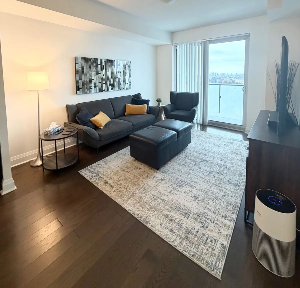 Toronto C01, ON M5S 0A6,65 St Mary st ST W #1805