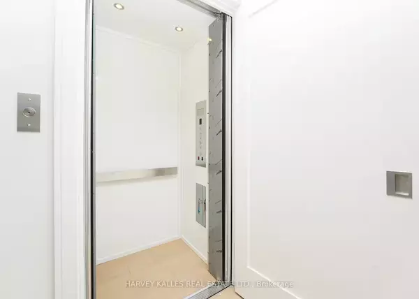 Toronto C07, ON M2N 1Y7,38B Churchill AVE W