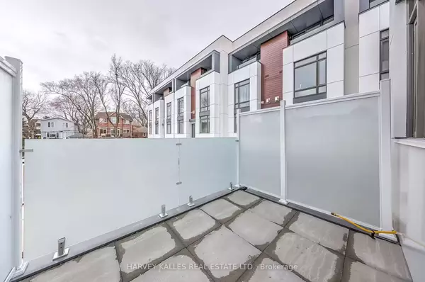 Toronto C07, ON M2N 1Y7,38B Churchill AVE W