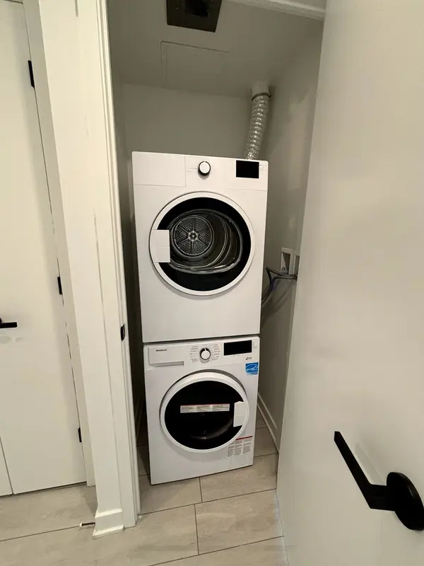 Toronto C08, ON M4Y 0J1,55 Charles ST E #3311