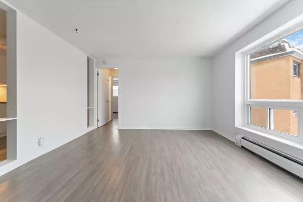 Beacon Hill North - South And Area, ON K1J 7T6,898 Elmsmere RD #8