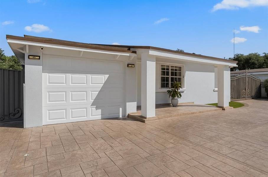 31 Miami Gardens Rd, West Park, FL 33023