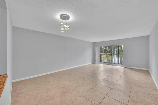 Plantation, FL 33313,7541 NW 16th St #1211