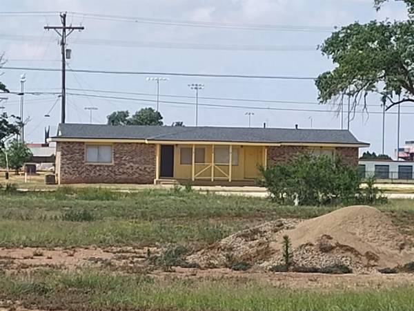 1004 N Ballard Street, Brownfield, TX 79316