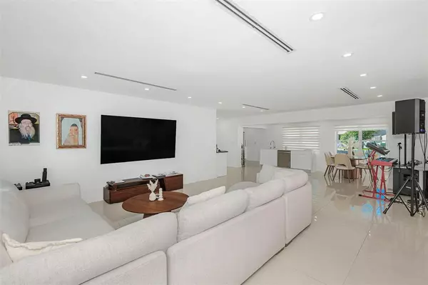 Dania Beach, FL 33004,825 Argonaut Isle