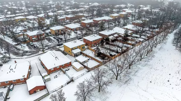 Mississauga, ON L5C 1S5,1367 Freeport DR