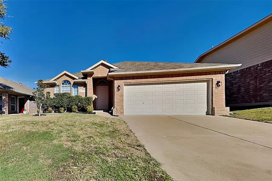 6624 Chalk River Drive, Fort Worth, TX 76179