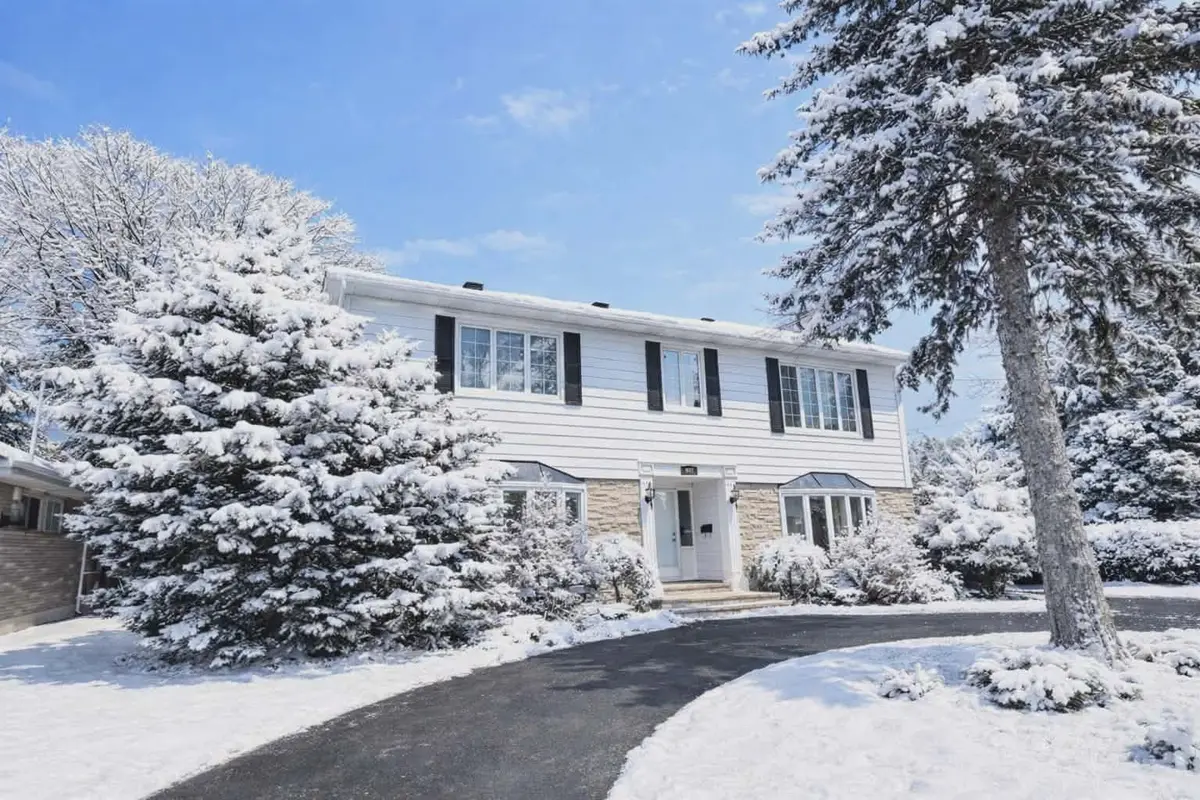 Cornwall, ON K6J 2L3,903 Riverdale AVE