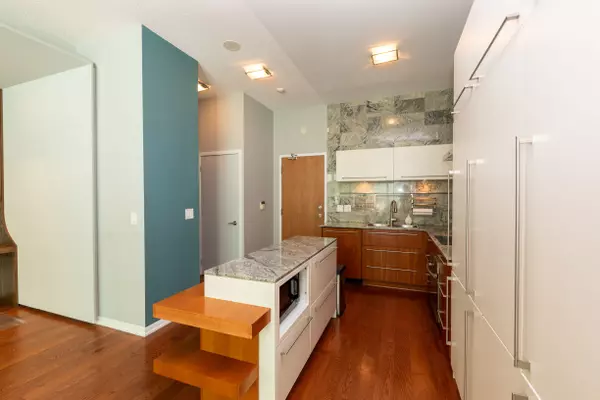 Toronto C01, ON M5V 1B1,219 Fort York BLVD #102