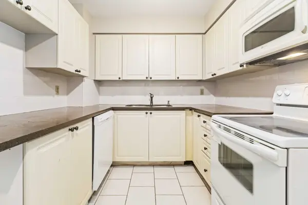 Toronto E11, ON M1B 3V7,15 Sewells RD #401