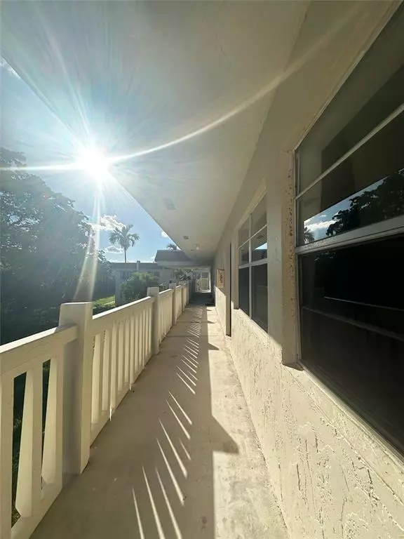 Davie, FL 33314,4163 SW 67th Ave #211C