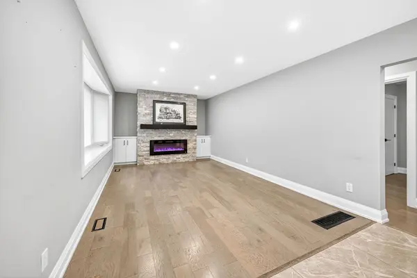 Burlington, ON L7R 3P3,2298 Fassel AVE