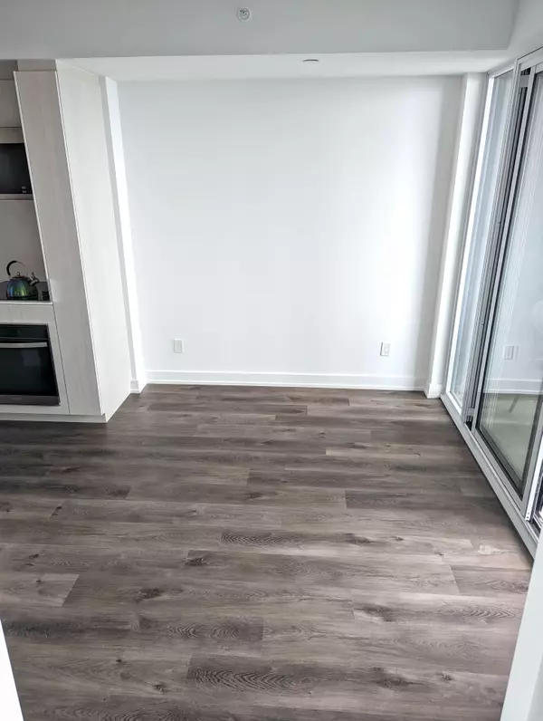 Burlington, ON L7R 0G9,370 Martha ST #806