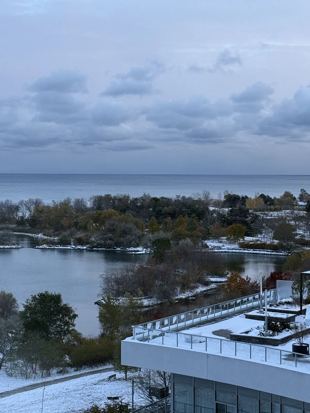 Toronto W06, ON M8V 4G1,58 Marine Parade DR #913