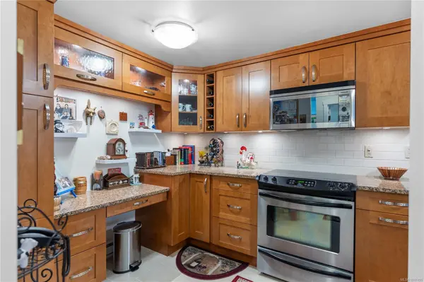 Sidney, BC V8L 3H6,10459 Resthaven Dr #118