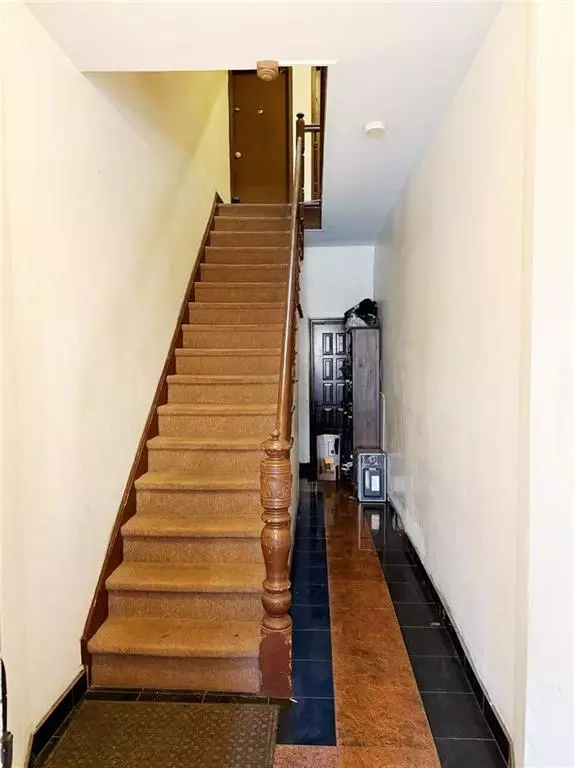 Brooklyn, NY 11209,652 73rd ST