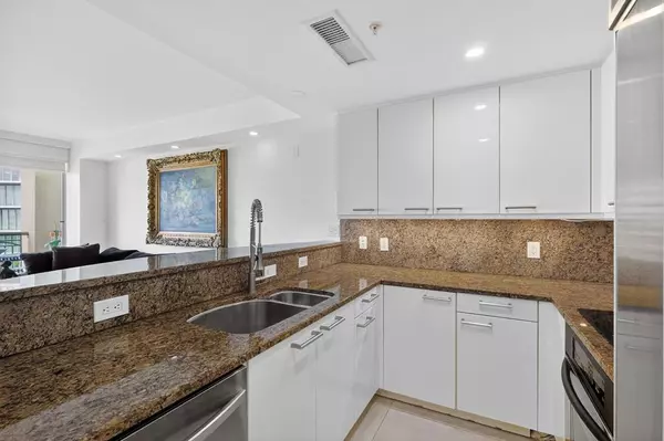 Coconut Grove, FL 33133,3350 SW 27 Ave #1207