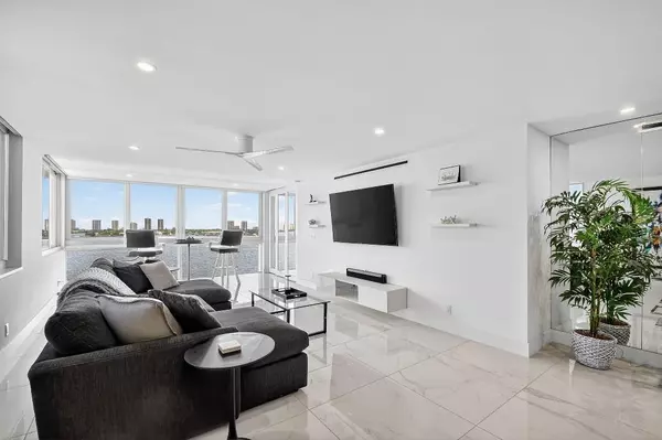 West Palm Beach, FL 33403,301 Lake Shore Dr #801