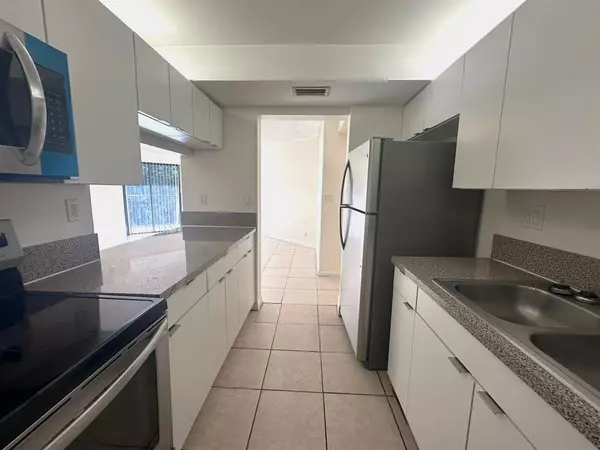 West Palm Beach, FL 33401,1850 N Congress Ave #208