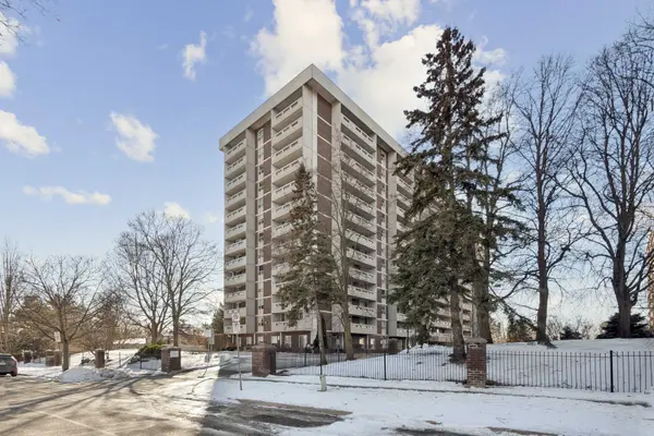 50 Inverlochy BLVD #810, Markham, ON L3T 4T6