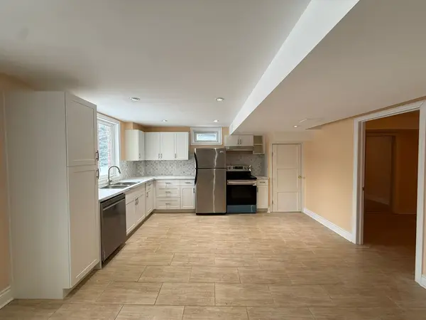 Aurora, ON L4G 7Y5,67 Ames CRES #BSMT