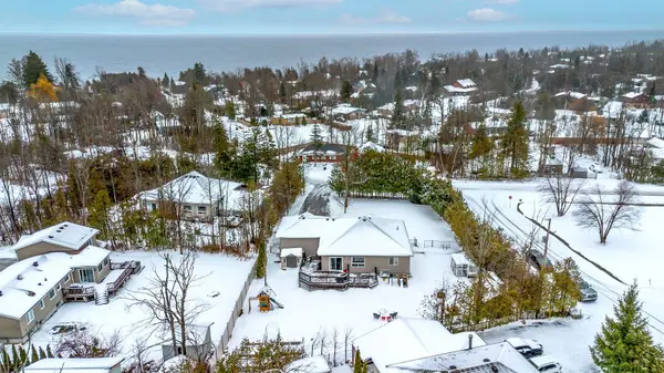 Oro-medonte, ON L0L 1T0,20 Rosemarie DR