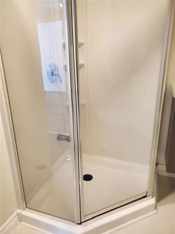 Brampton, ON L6X 2S1,42 Rotherglen CT #Lower