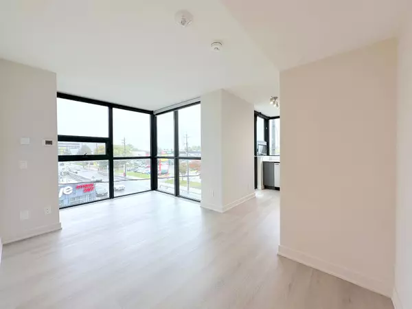 Toronto W02, ON M6S 2S2,3385 Dundas ST W #308