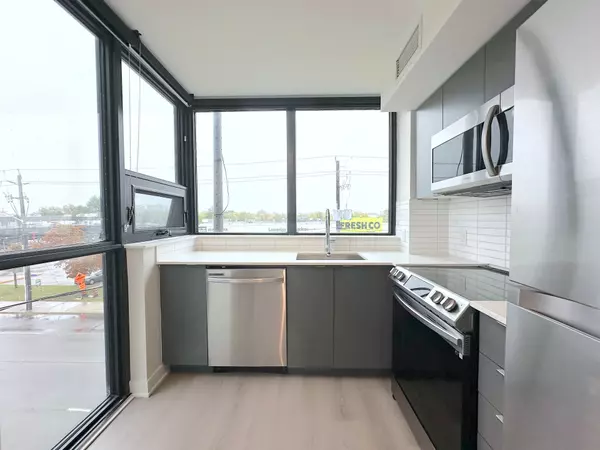 Toronto W02, ON M6S 2S2,3385 Dundas ST W #308