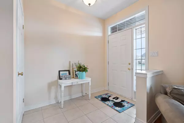 Thorold, ON L2V 5E3,7 Honey Locust CIR