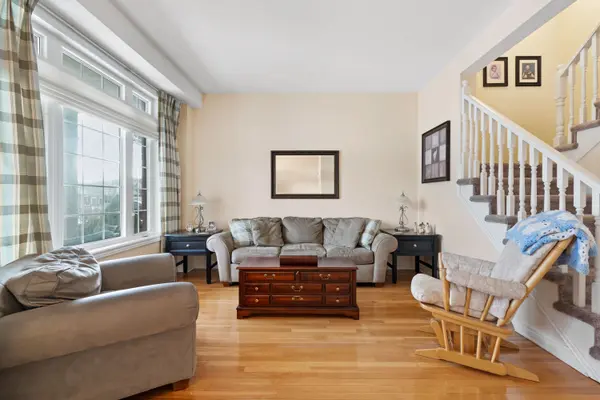 Thorold, ON L2V 5E3,7 Honey Locust CIR