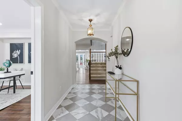 Whitby, ON L1N 5H6,206 High ST