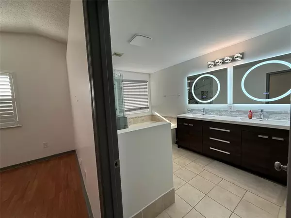 Pembroke Pines, FL 33029,322 SW 193rd Ave