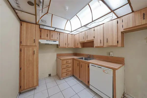 Pembroke Pines, FL 33026,1300 Saint Charles Pl #507