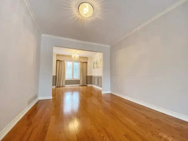 Aurora, ON L4G 6C1,1 Teasdale CT