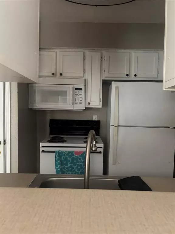 Dallas, TX 75243,9520 Royal Lane #103