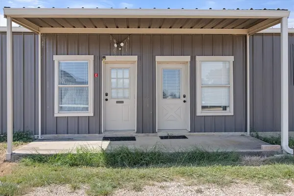 Glen Rose, TX 76043,1497 W Highway 67 #E