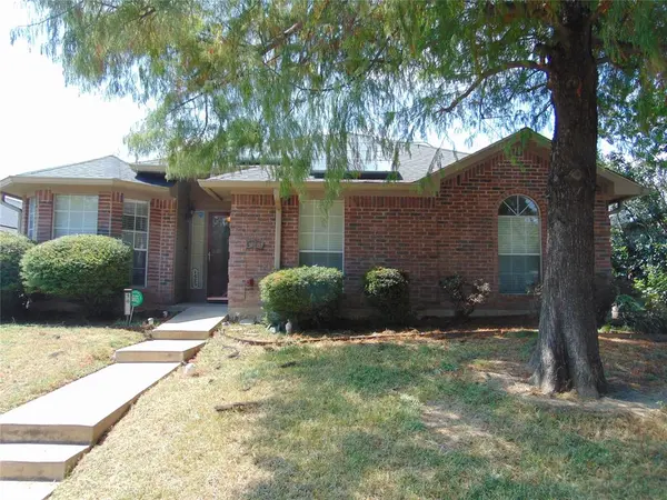 1425 Sunnymeadow Road,  Lancaster,  TX 75134