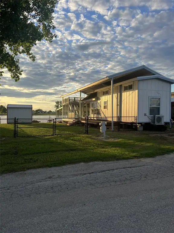 Kerens, TX 75144,2054 Pelican Isle