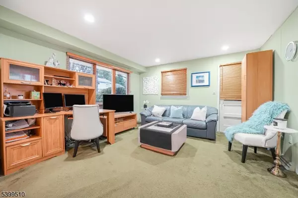 Wayne Twp., NJ 07470,12 Clinton Ln