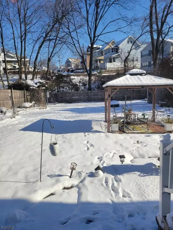 West Orange Twp., NJ 07052,427 429 Main St