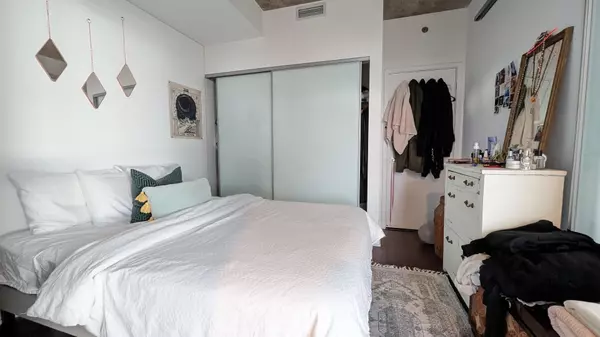 Toronto C01, ON M6J 0E5,20 Minowan Miikan LN #1210