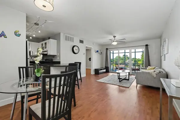 3000 NE 16th Ave #305, Oakland Park, FL 33334