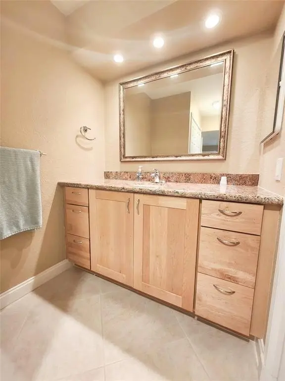 Fort Lauderdale, FL 33308,6281 Bay Club Dr #2