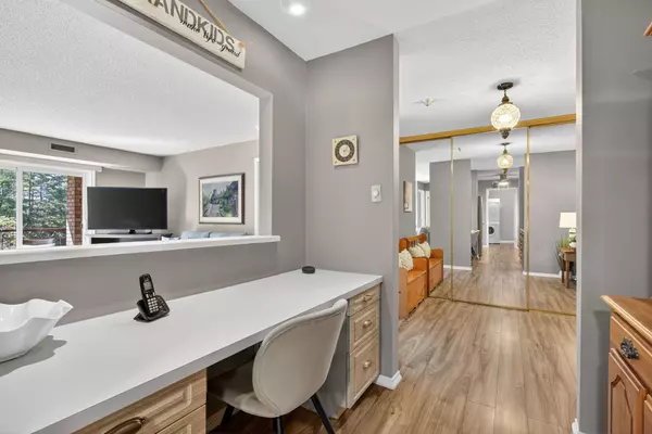 Barrie, ON L4N 6S1,10 Coulter ST #124