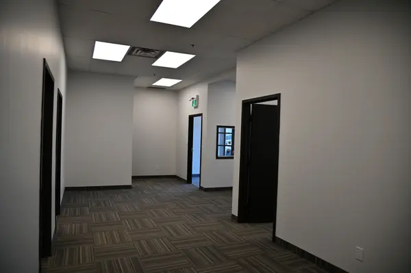 Mississauga, ON L5L 5Z9,3350 Ridgeway DR #5