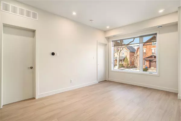 Vanier And Kingsview Park, ON K1L 7Z4,158 Laval ST #7